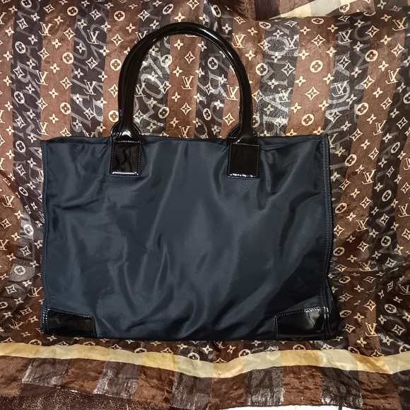 Tory Burch tote - Picture 2 of 9